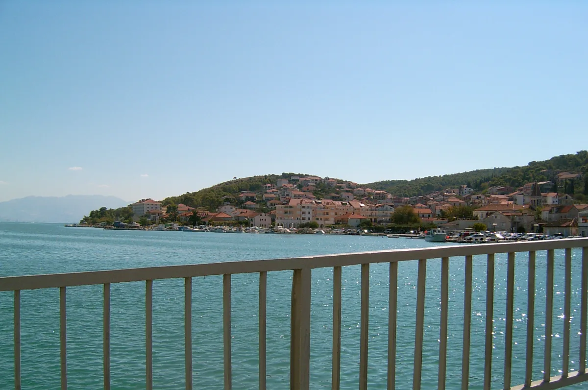 Küstenort auf Čiovo bei Trogir