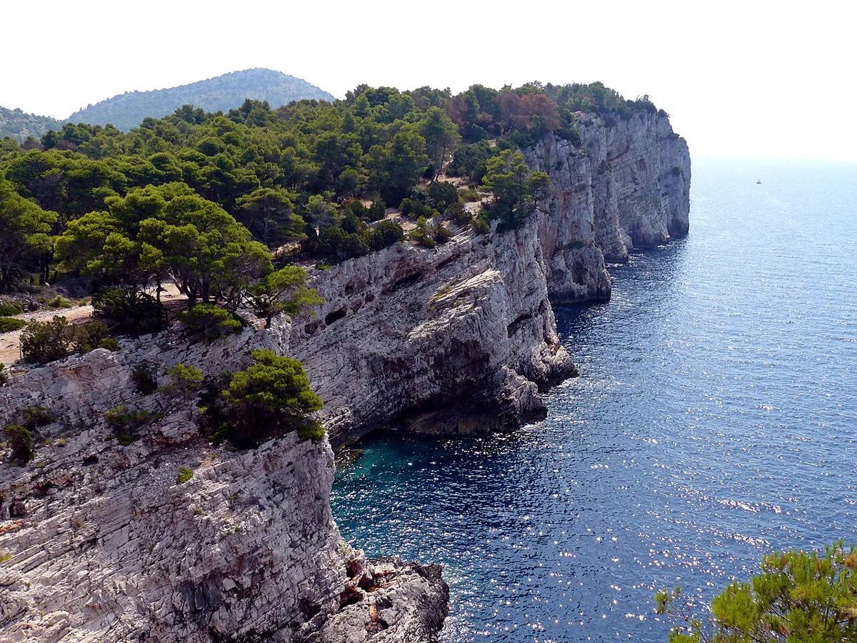 Felsküste im Naturpark Telašćica auf Dugi Otok