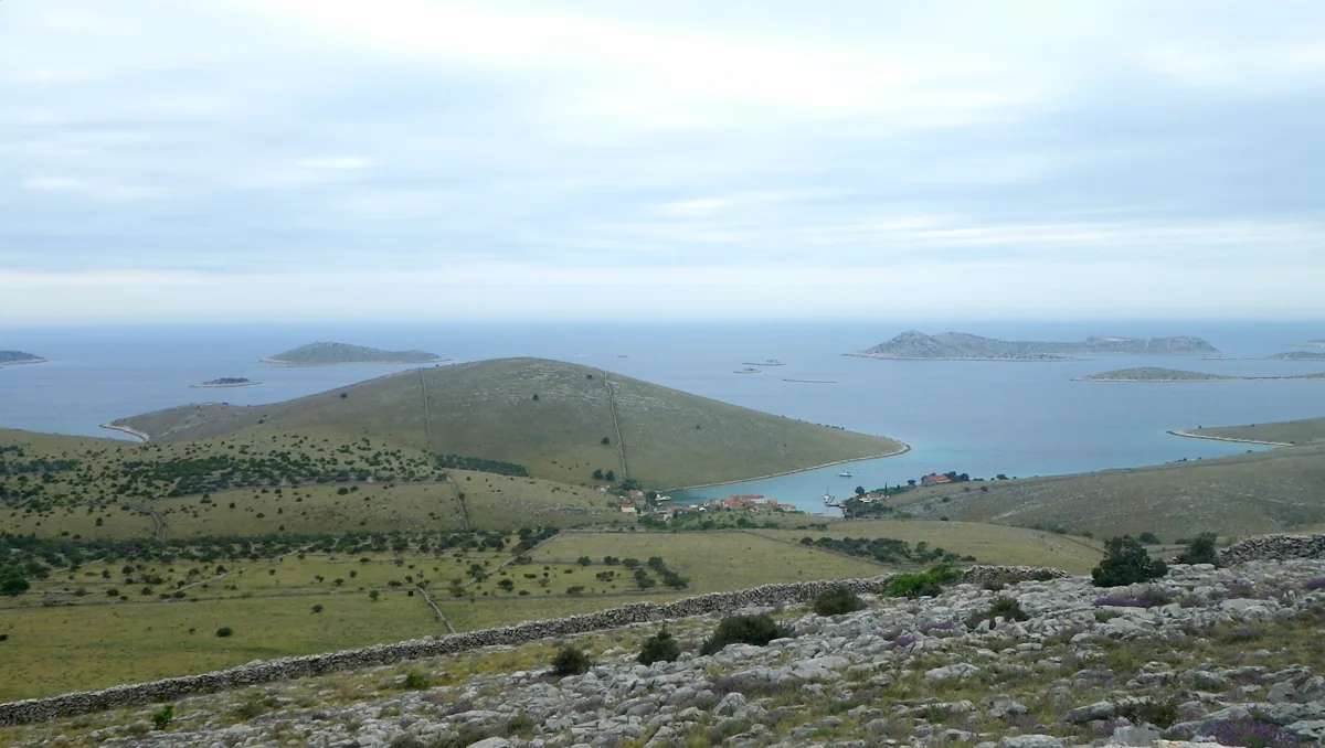 Karstinseln und Buchten im Kornati-Archipel